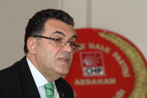 &Uuml;nl&uuml; t&uuml;rk&uuml;c&uuml; Belediye Başkan adaylığını a&ccedil;ıkladı