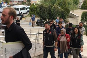 Torbacı sevgililere uyuşturucu baskını