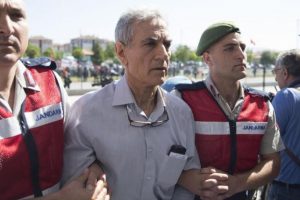 Akın &Ouml;zt&uuml;rk "İsrail bizi sattı" demiş