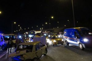 TEM'de kaza 3 ara&ccedil; birbirine girdi, 5 kişi yaralandı