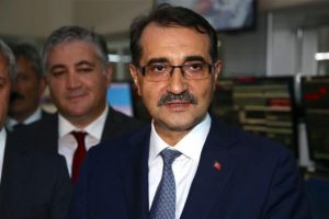 Bakan D&ouml;nmez: 'T&uuml;rkiye'nin en b&uuml;y&uuml;k enerji zirvelerinden birini ger&ccedil;ekleştireceğiz'