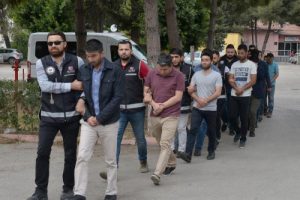 &Ouml;rg&uuml;t evlerinde sınava hazırlanıp, polis olmuş