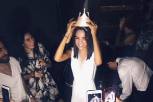 &Ouml;zlem Kaymaz kızı Tara de Vries i&ccedil;in parti verdi