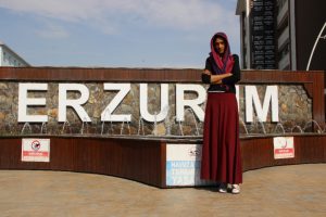 Boyu 2 metre olan gen&ccedil; kızın dramı