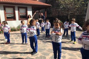 Bursa'da m&uuml;zede yoga dersi verildi
