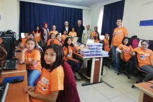 Kız &ouml;ğrenciler kodlamayı &ouml;ğrendi