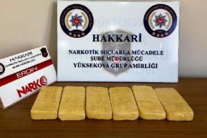 &Uuml;zerinde 3 kilo 55 gram eroinle kıskıvrak yakalandı