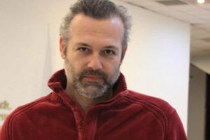 Levent &Uuml;z&uuml;mc&uuml;: Kulağıma eğilip bana...