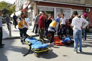 Siparişe giden motosikletli kurye kaza yaptı: 1 yaralı