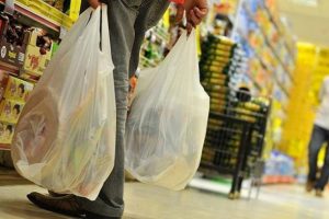 Enflasyonla m&uuml;cadelede şirket ve marketlerden indirim kararı