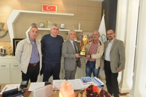 Bursa Nil&uuml;fer Belediye Bri&ccedil; Spor Kul&uuml;b&uuml; kupayı Bozbey'e getirdi