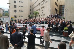 Bursa'da avukatlar saldırı ve sindirme i&ccedil;in y&uuml;r&uuml;d&uuml;