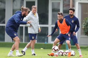 Fenerbah&ccedil;e'de Sivas mesaisi s&uuml;r&uuml;yor