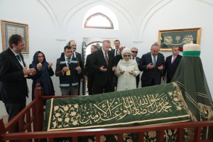Erdoğan, G&uuml;l Baba T&uuml;rbesini a&ccedil;tı