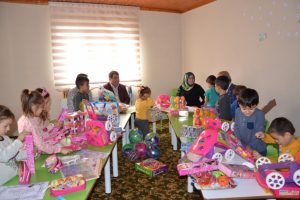 Bursa'da miniklere oyuncak sürprizi