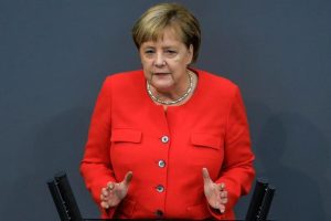 Merkel'den 'iki devletli &ccedil;&ouml;z&uuml;m' vurgusu