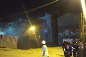 İstanbul Bağcılar'daki binanın yıkımına başlandı