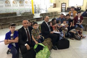 Aileleri DEAŞ'a katılan 17 Türk çocuk Türkiye'ye getirildi