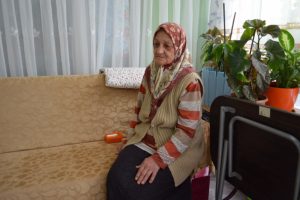 Tekerlekli sandalyesinin ak&uuml;s&uuml;n&uuml; &ccedil;aldılar