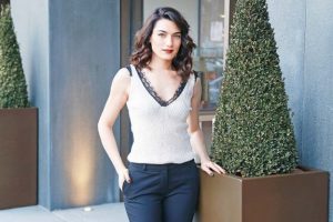 Hande Subaşı tiyatroya d&ouml;n&uuml;yor