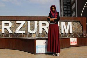 2 metrelik gen&ccedil; kız yardım istemişti, flaş a&ccedil;ıklama geldi