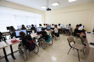 Engelli &ouml;ğrenciler bu lisede meslek &ouml;ğreniyor