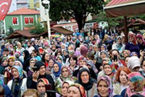 Acılı baba kızı i&ccedil;in miting yaptı