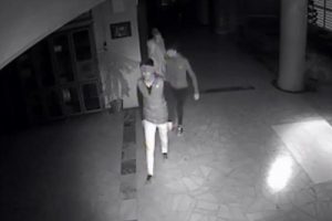 Okuldan hırsızlık ş&uuml;phelileri yakalandı