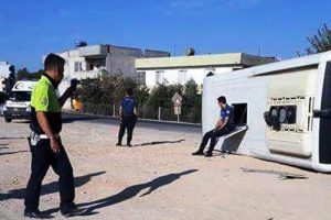 Polis midib&uuml;s&uuml; devrildi: 10 yaralı