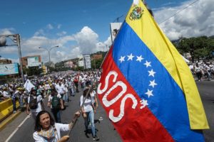Venezuela'da pasaport &uuml;cretleri Petro &uuml;zerinden &ouml;denecek
