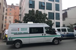 4 g&uuml;n &ouml;nce taşındığı apartta &ouml;l&uuml; bulundu