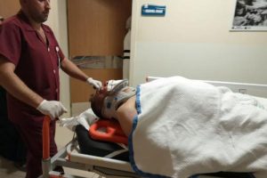 Bursa'da ceviz ağacından düşerek yaralandı
