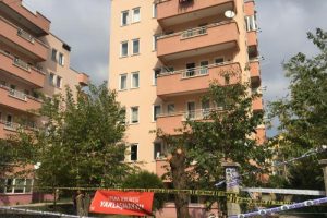 Bursa'da kolonları çatlayan bina mühürlendi