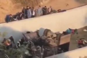 G&ouml;&ccedil;menleri taşıyan kamyon devrildi: &Ccedil;ok sayıda &ouml;l&uuml; var
