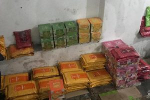 Polisten "ka&ccedil;ak t&uuml;t&uuml;n" operasyonu