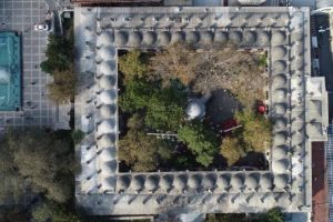 Bursa Koza Han zamana meydan okuyor