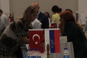 Onlar da dolardan vazge&ccedil;iyor