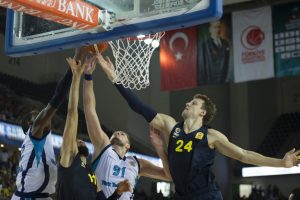 Fenerbah&ccedil;e Ankara'da kazandı