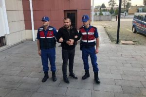 Yıllardır &ouml;len kardeşinin ismi ile yaşamış