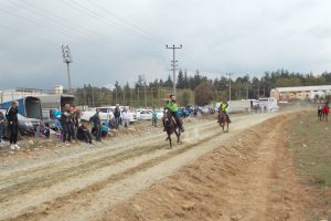 Bursa'da rahvan atlar yarıştı