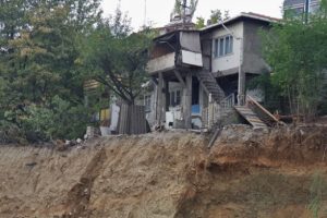 2 katlı ev boşaltıldı