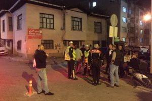 İki grup arasında kavga: 3 yaralı, 5 g&ouml;zaltı