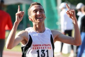 Gen&ccedil; sporcular bronzu kaptı