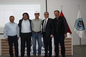 Bursa'da inşaat m&uuml;hendisi adayları baretlerini taktı