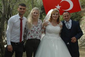Amca-yeğene Alman gelinler