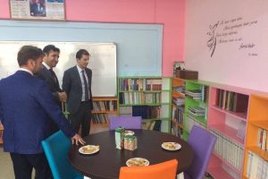 Bursa'da öğretmenler okulun kütüphanesini yeniledi