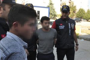 Emekli &ouml;ğretmeni balkonda katlettiler!