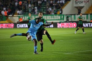 Akhisar'dan zorlu fikst&uuml;r