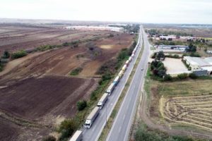 Kapıkule'de 13 kilometre TIR kuyruğu