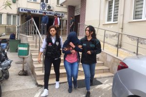 Bursa'da vatandaşın ihbarı ile yakalanan 2 uyuşturucu taciri tutuklandı